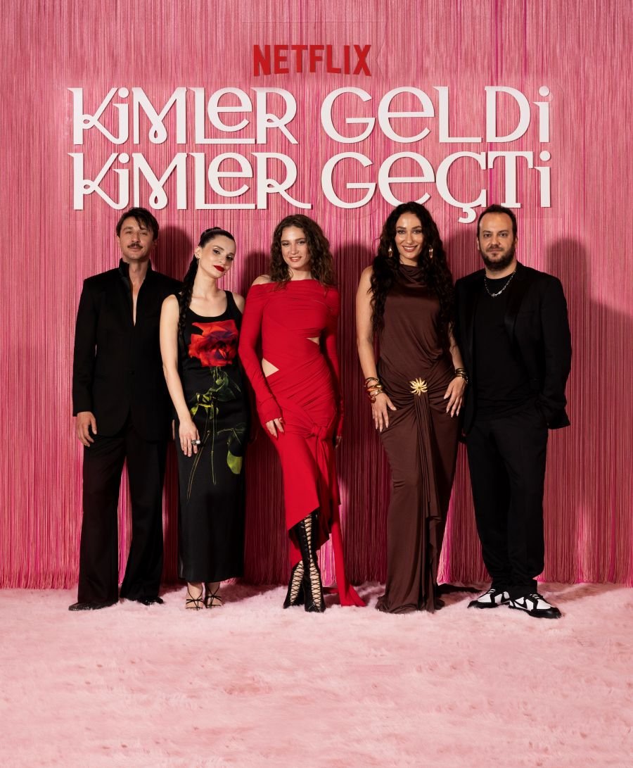 Ahmet Rıfat Şungar, Meriç Aral, Serenay Sarıkaya, Esra Ruşan, Efe Tunçer