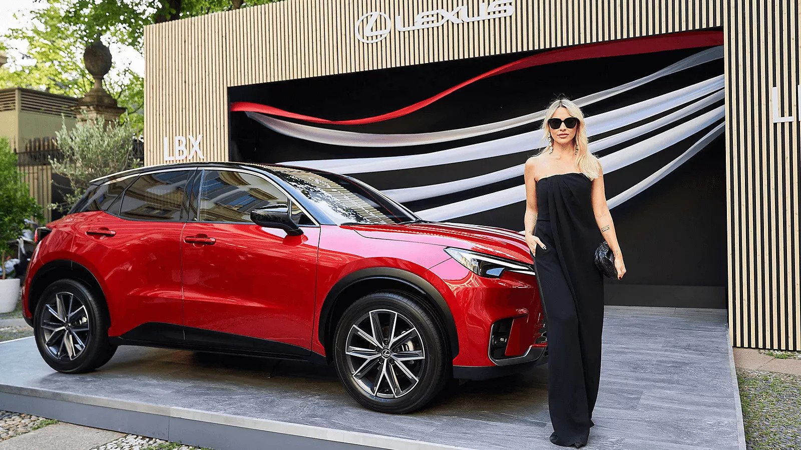 Hadise Açıkgöz-Lexus