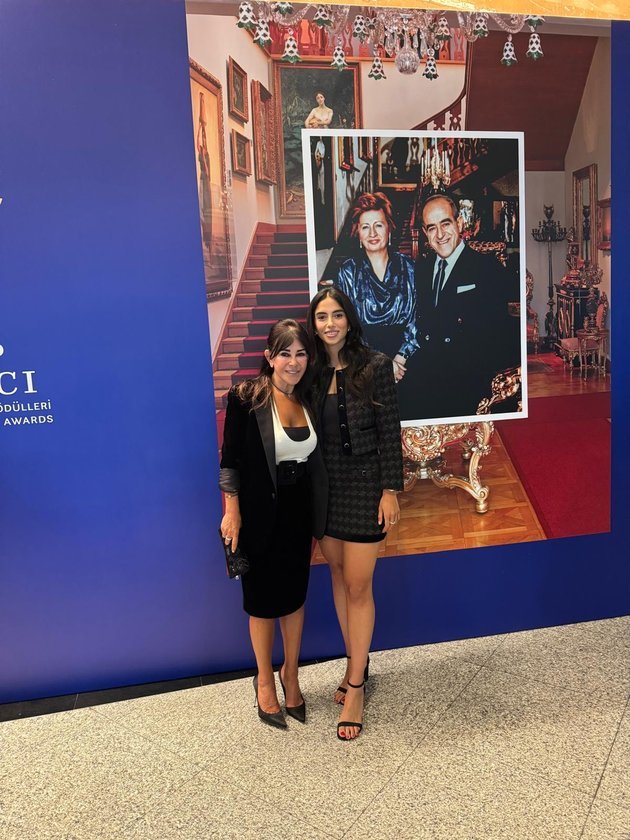 Suzan Sabancı,Ceyda Dinçer