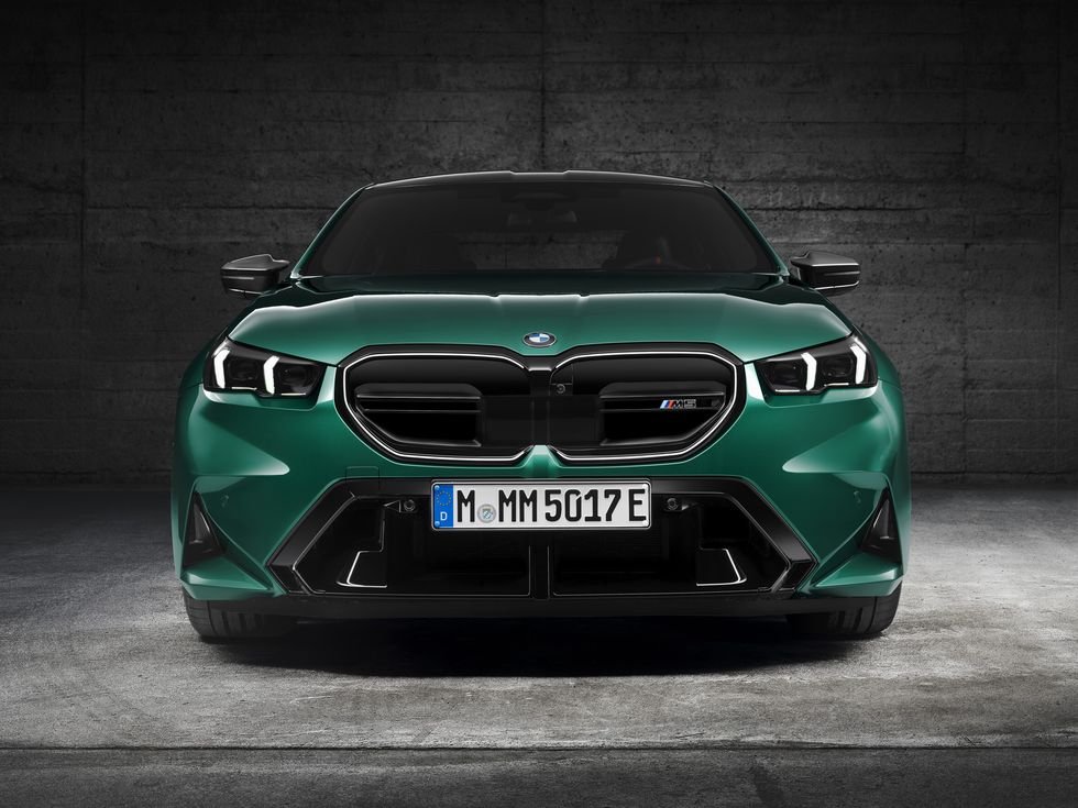 2025-BMW M5 plug-in hybrid