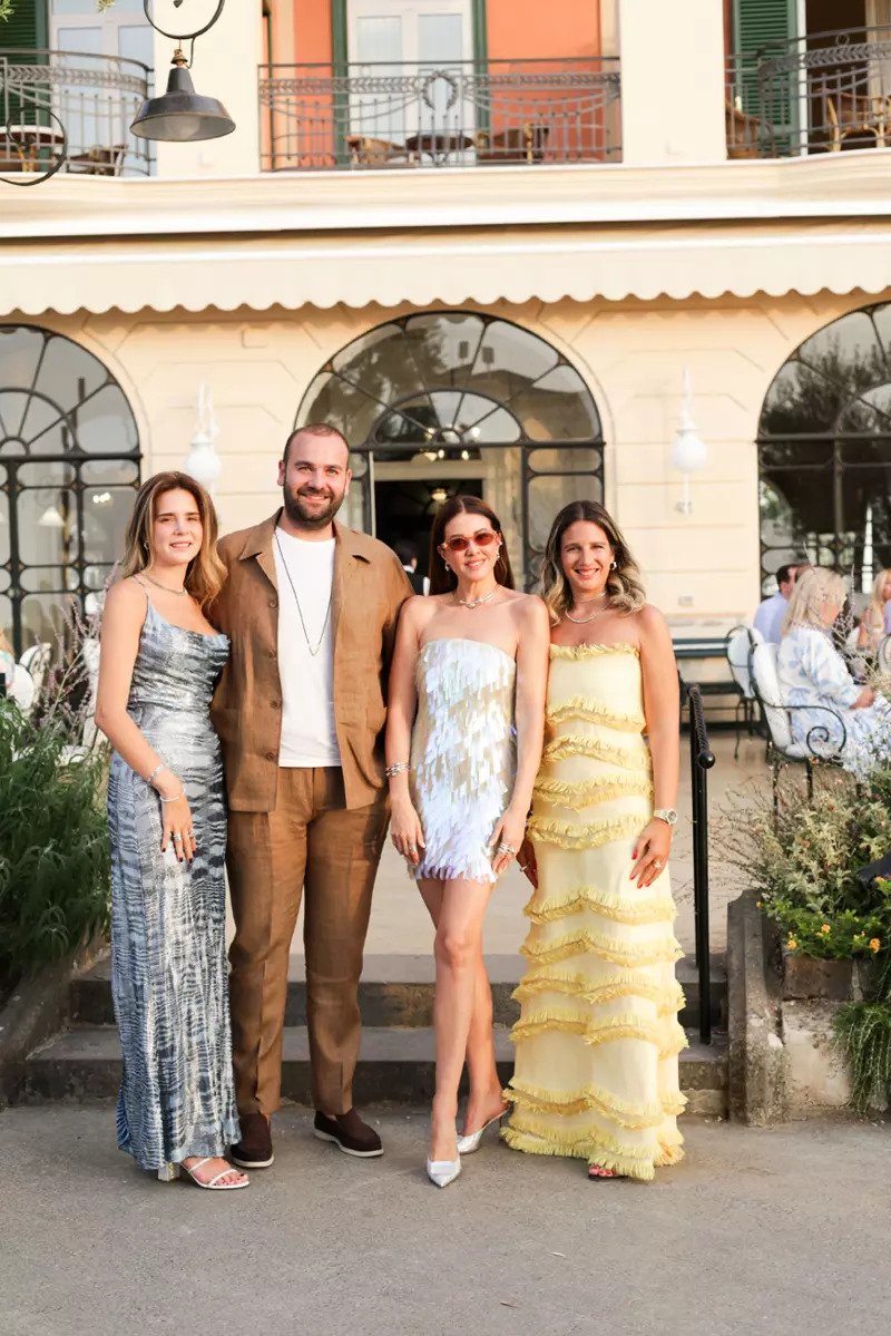 Chiara De Rocchi,Atasay Kamer,Başak Dizer Tatlıtuğ,Simay Kamer