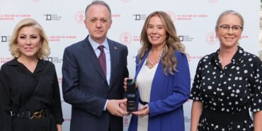 Efes Deneyim Müzesi başarısını Efes Antik Kenti'nde kutladı