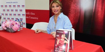 Gülse Birsel, D&R ile bu kez de Bodrum'da