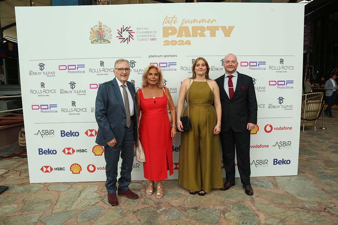 Chris Gaunt,Gülten Süzer Gaunt,Lucy Brosch,James Gaunt
