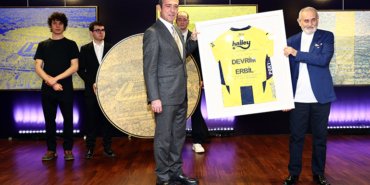 Devrim Erbil’den Fenerbahçe’ye özel koleksiyon