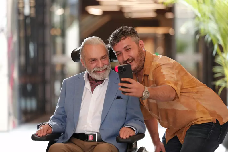 Haluk Bilginer, Feyyaz Yiğit