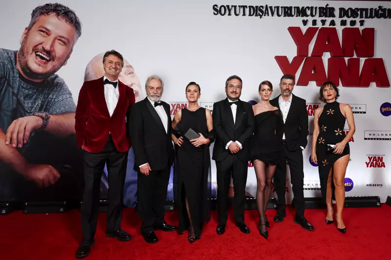 Muzaffer Yıldırım, Haluk Bilginer, Hatice Aslan, Feyyaz Yiğit, Bige Önal, Mert Baykal, Şevval Sam