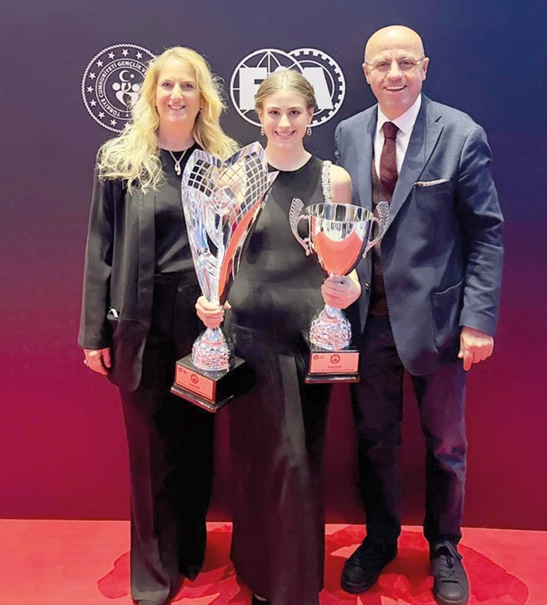 Zeynep Çebi, Ayşe Çebi,İlker Çebi,