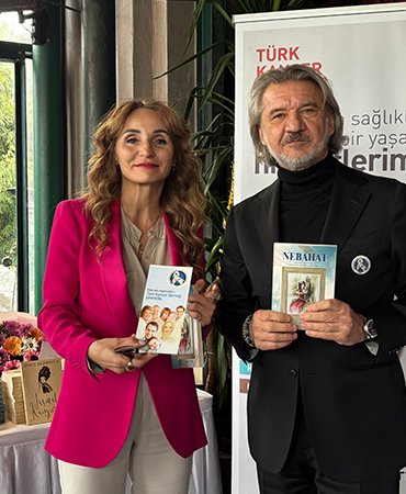 ''Nebahat'' romanı için anlamlı buluşma
