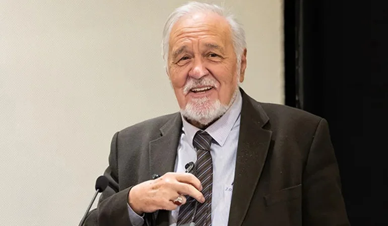 Tarihçi ve yazar İlber Ortaylı hayatını kaybetti