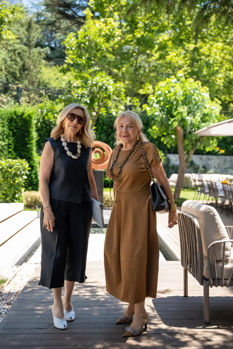 Katrin Usluer, Meral Yazıcı