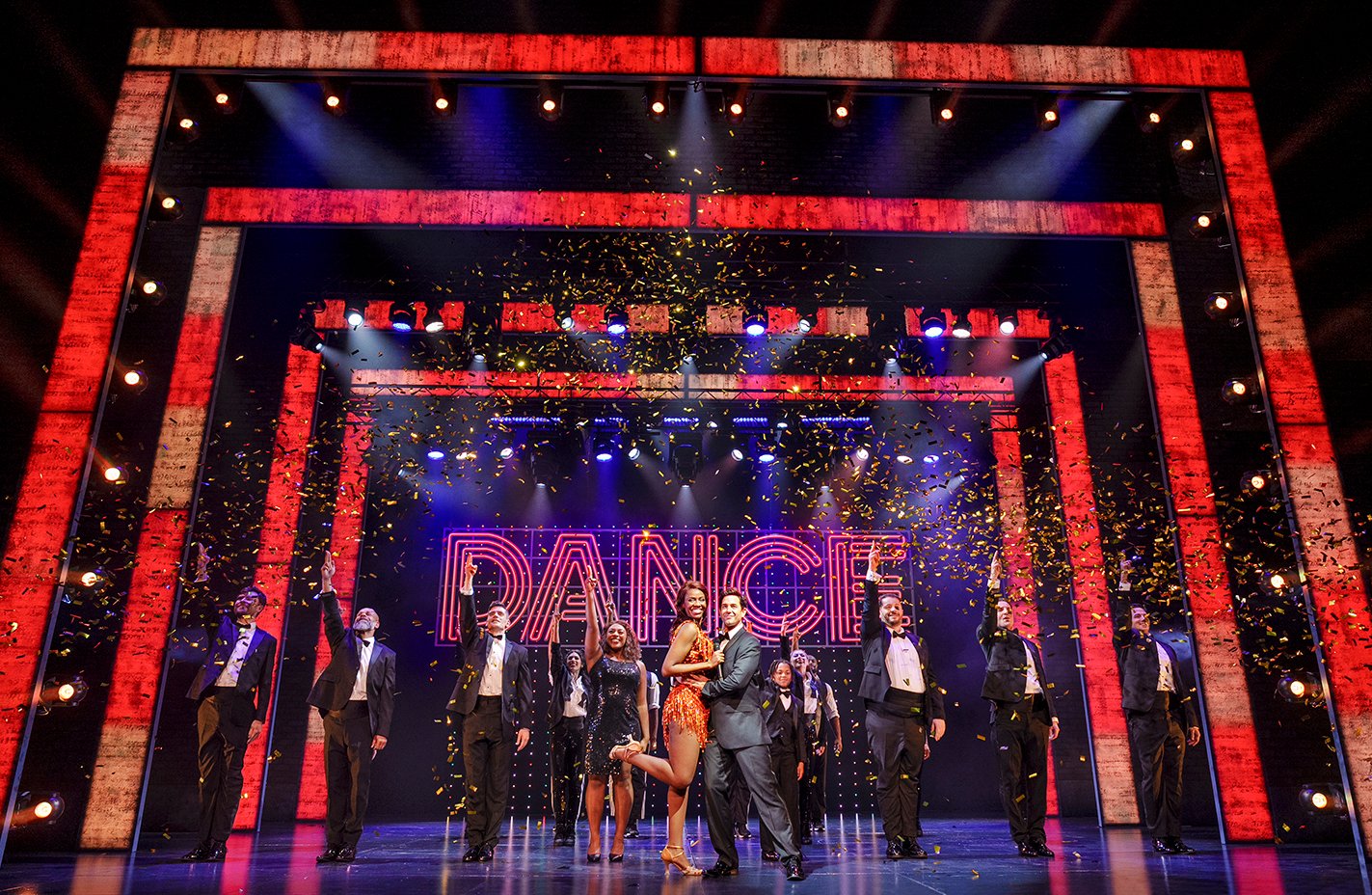 THE BODYGUARD. Sidonie Smith (Rachel Marron), Adam Garcia (Frank Farmer) and Company Photo Paul Coltas