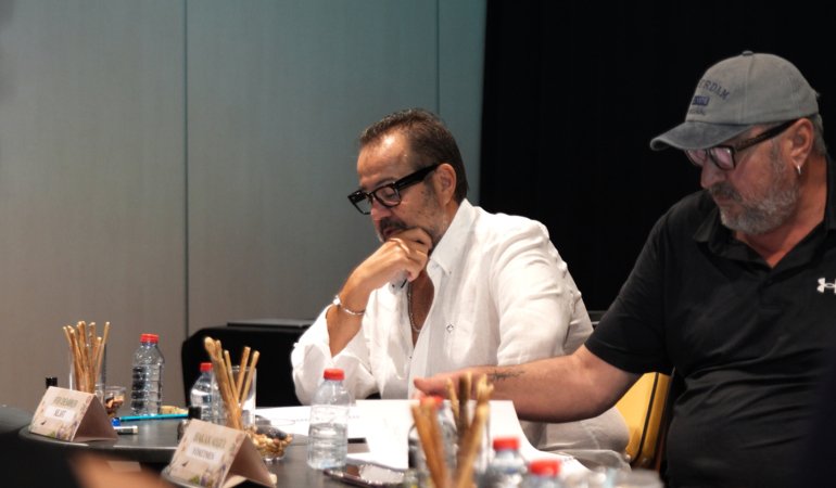 Ata Demirer “Pervaneler” ile Beyazperdeye dönüyor