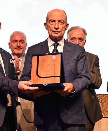 İş ve siyaset dünyası vefa gecesinde buluştu: Eğitime 85 milyon TL destek
