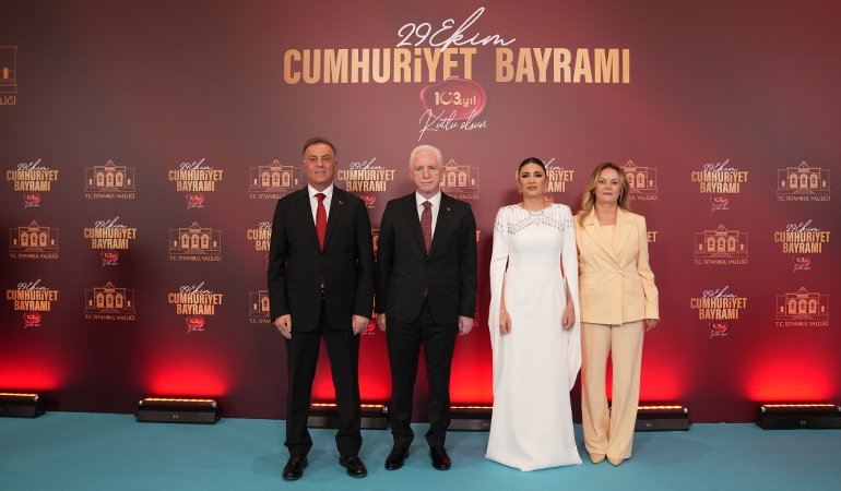 İstanbul Büyükşehir Belediyesi Başkan Vekili Nuri Aslan - İstanbul Valisi Davut Gül ve eşi Gülden Gül - Özlem Aslan