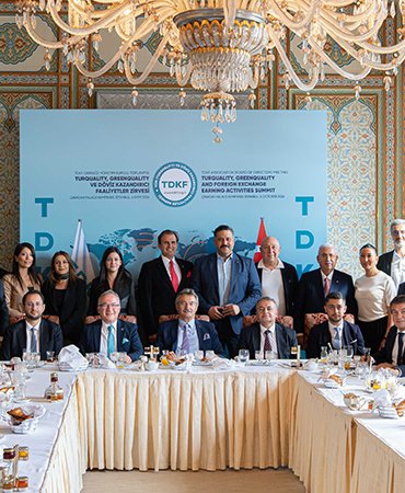 Kürşad Tüzmen: Türk ürünleri dünyayı aşıyor, iş insanları vizeye takılıyor